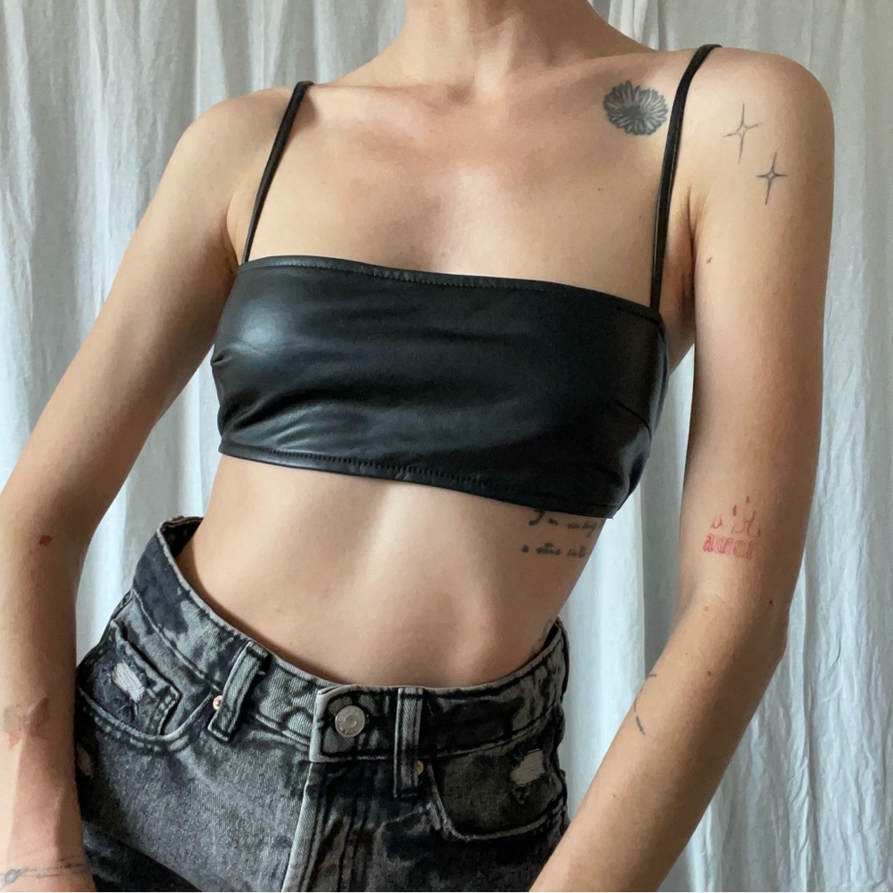 Black Fitted Crop Tank Top